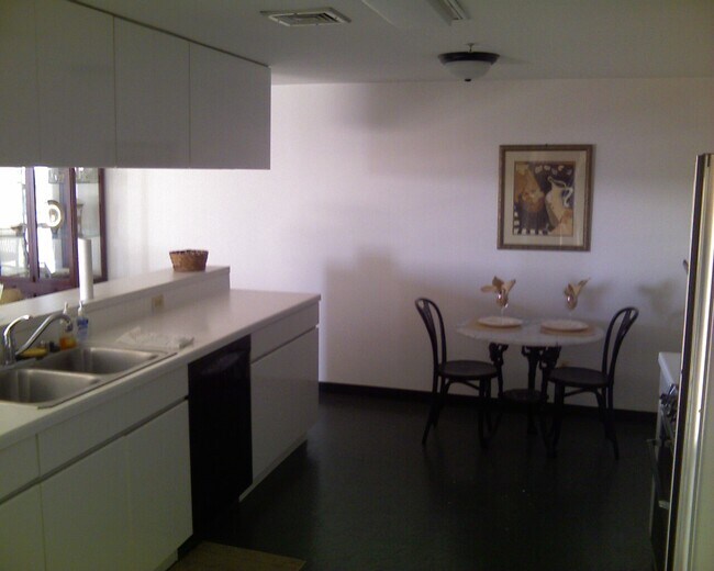 Kitchen - 250 President St