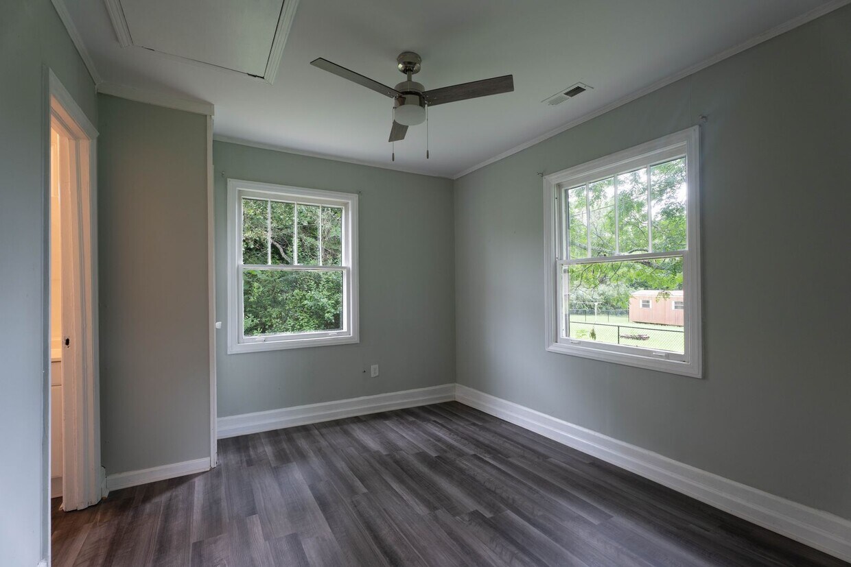 Foto principal - 3 Bedroom, 1 Bath Home in Pendleton