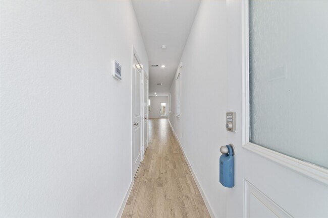 Foto del edificio - 3530 Blue Mockingbird St