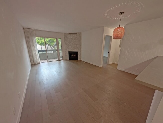 Interior Photo - 850 2nd St