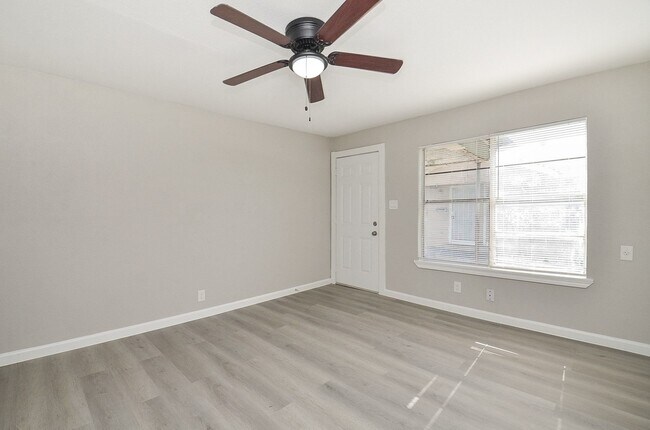 Foto del edificio - 6010 Collingsworth St