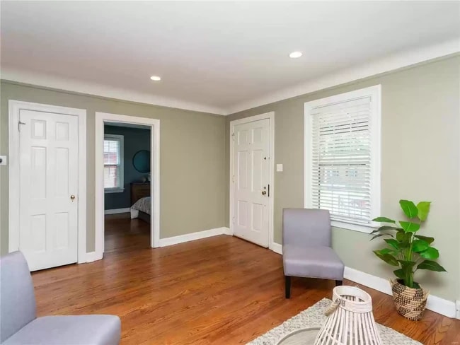 Foto del edificio - 8739 White Ave