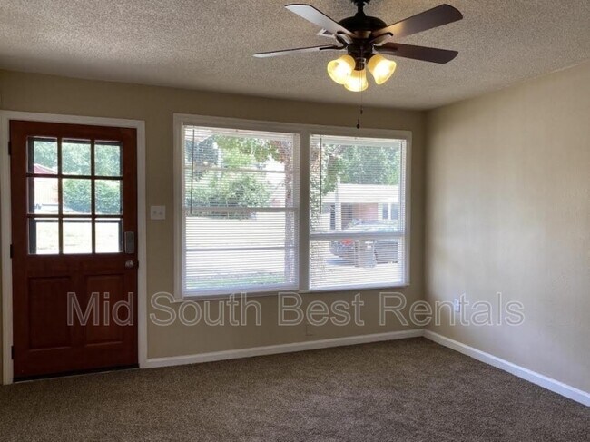 Building Photo - 28 Hiland Pl