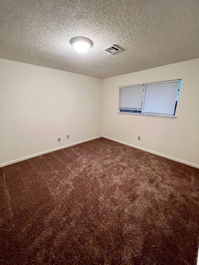 Building Photo - Duplex