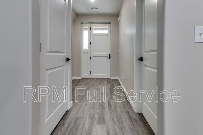 Photo - 271 Garry Dr Apartment