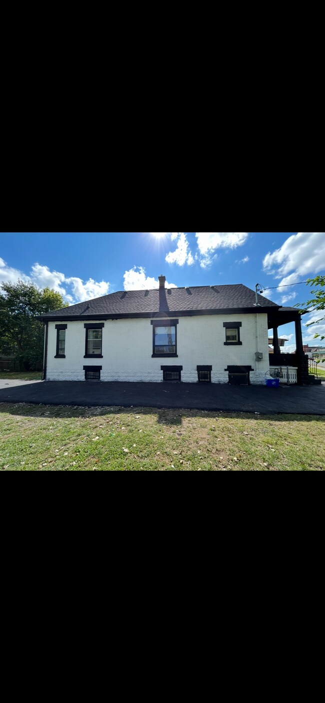 Photo du bâtiment - 633 Hamilton Rd