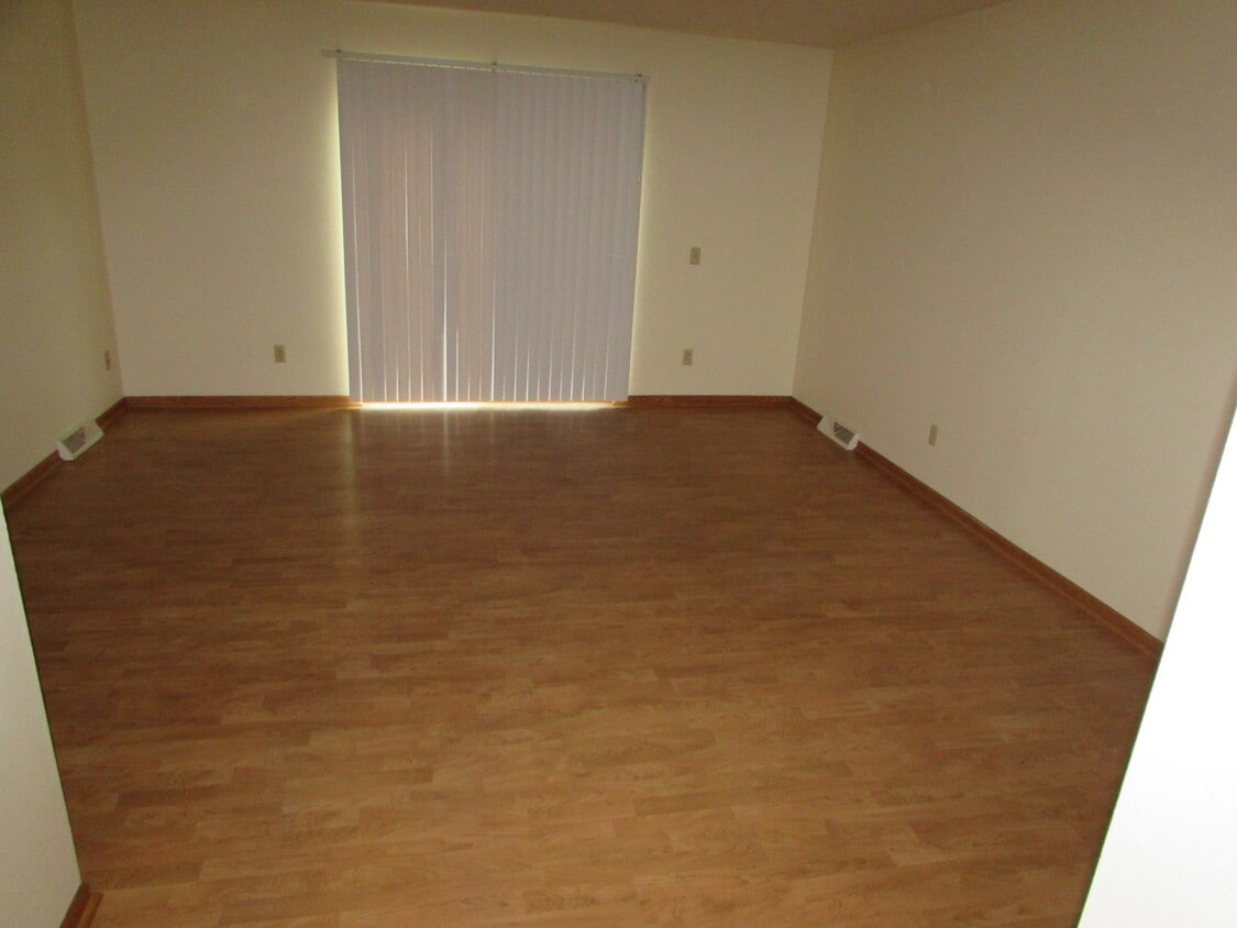 Living Room - 1329 Glacier Hill Dr