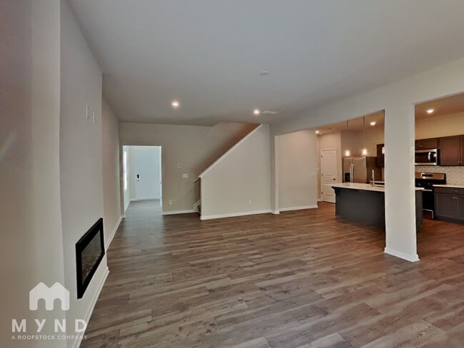 Building Photo - 1187 Park Center Cir