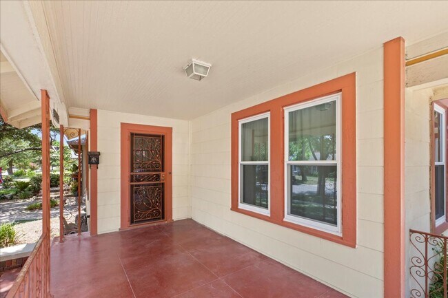 Foto del edificio - WOODLAWN TERRACE