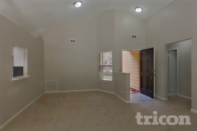 Building Photo - 2346 Blossom Ridge Dr N