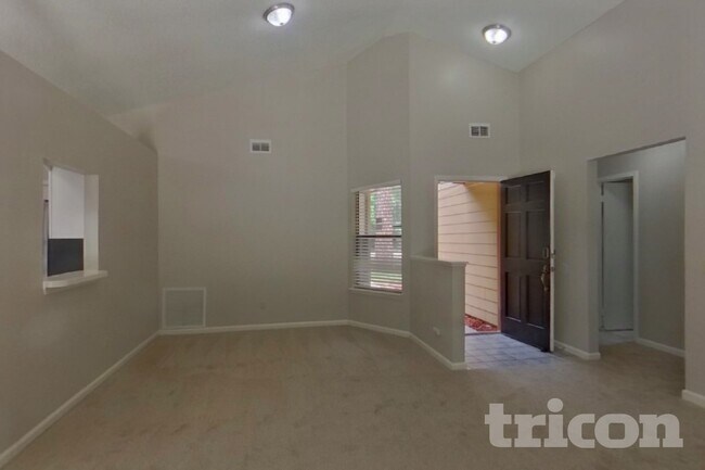 Foto del edificio - 2346 Blossom Ridge Dr N
