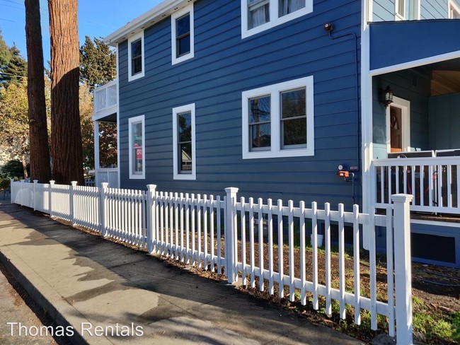 Building Photo - 337 Chestnut St
