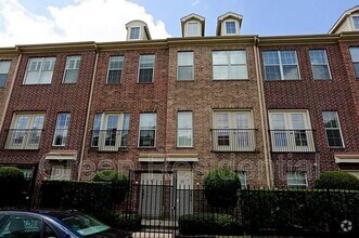 Building Photo - 1913 Gillette St