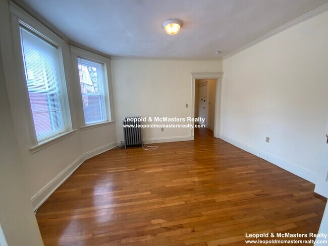 Building Photo - 41 Park Dr