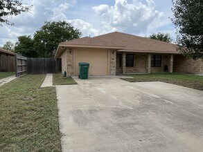 Building Photo - 910 Crymes Ln