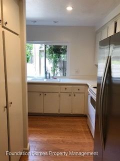 Building Photo - 2 br, 1.5 bath House - 3 Burdell Ct.