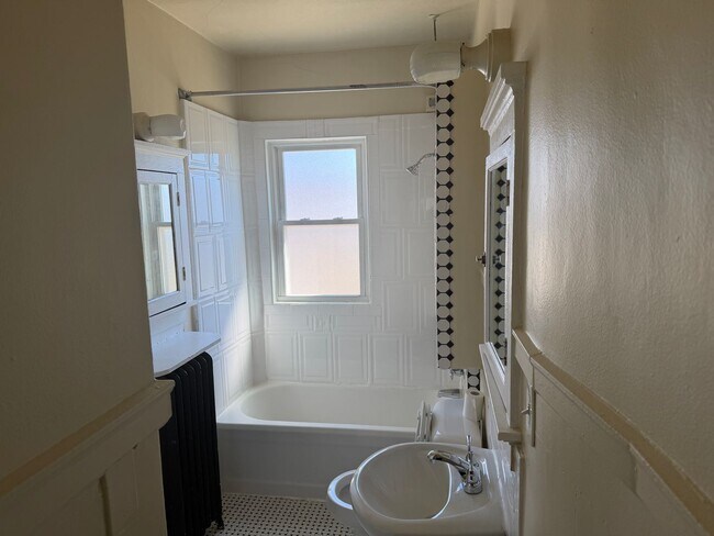 Foto del edificio - 815 E Locust St