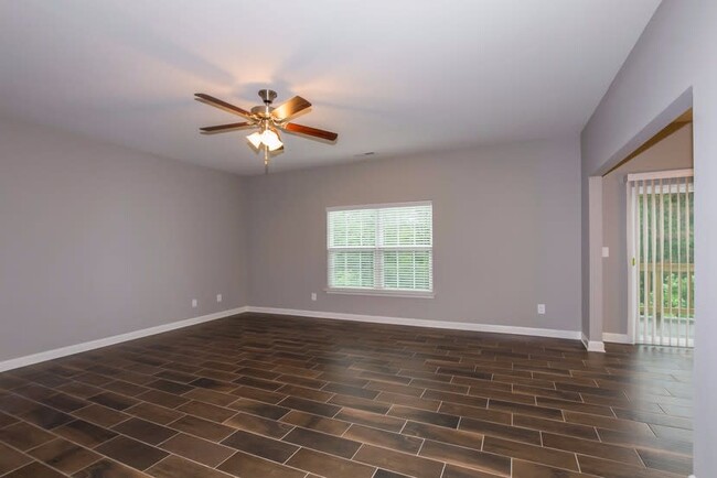 Building Photo - 122 Four Seasons Way