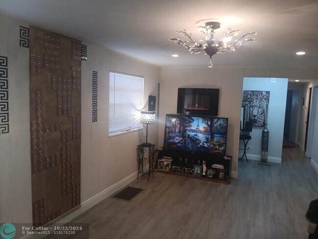 Foto del edificio - 5610 E Marina Dr