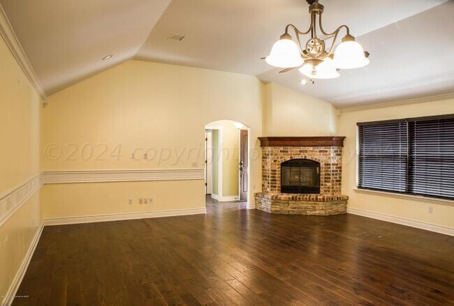 Foto del edificio - 8119 Pineridge Drive