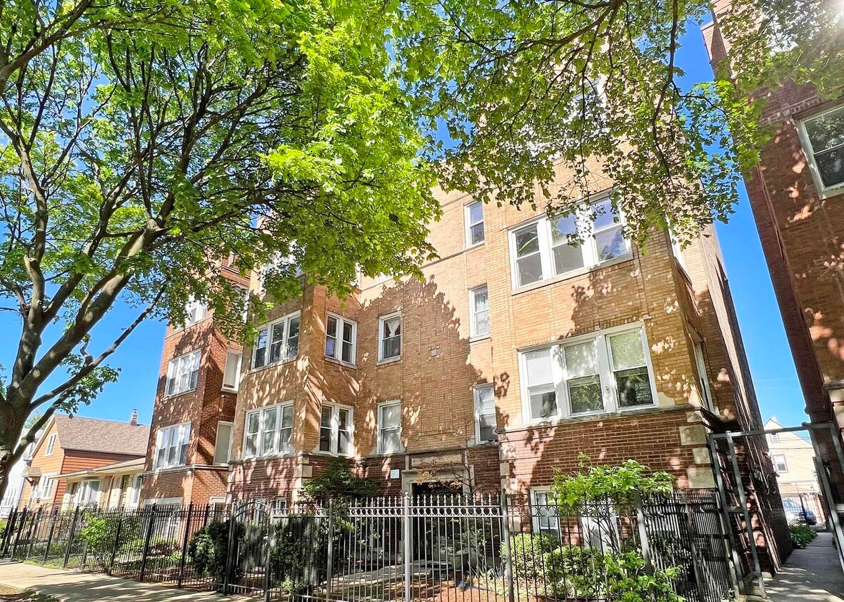 Primary Photo - 2625 N Ridgeway Ave