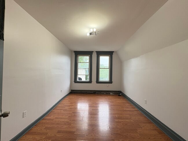 Building Photo - 287 Avon Ave