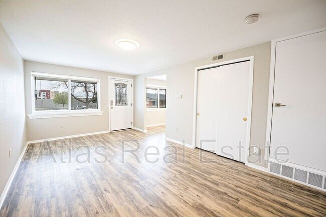 Foto del edificio - 2580 S Valley Hwy