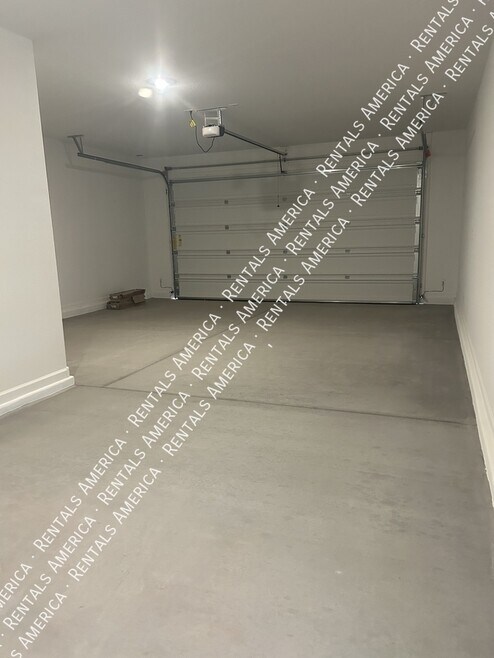 Building Photo - 5612 W Buist Ave