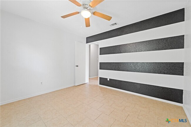 Building Photo - 303 Carly Dr