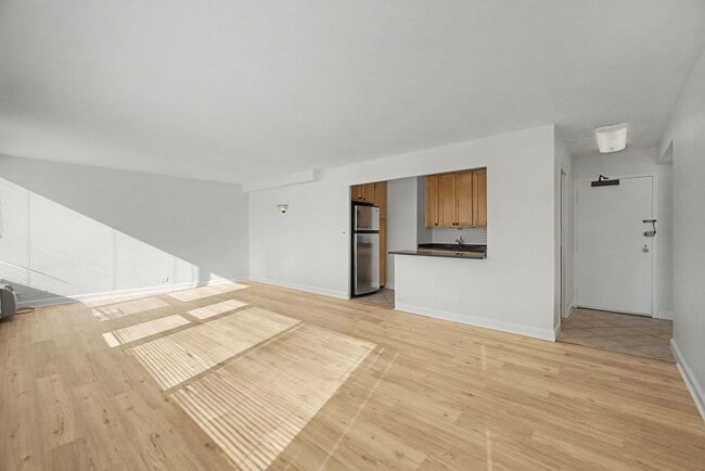 Foto del edificio - 1400 N State Pkwy