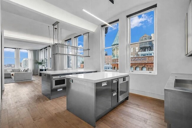 Building Photo - 640 Broadway