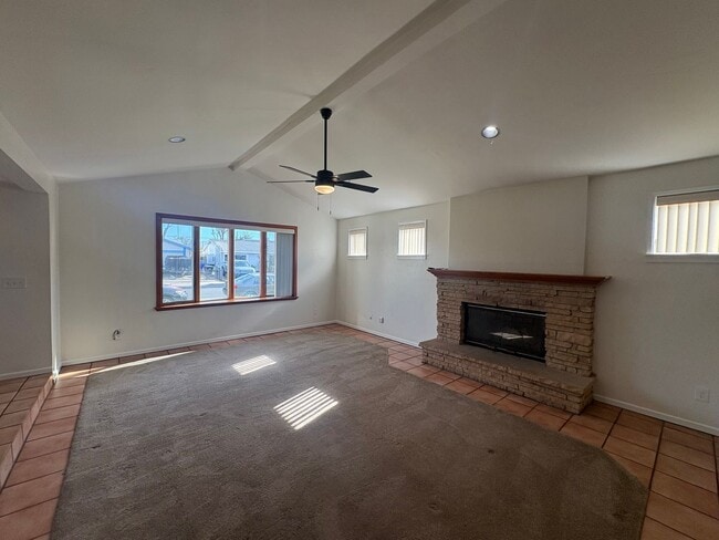 Building Photo - Nice 4B/2BA w/ Attached Garage & Fenced Yard