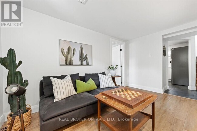 Building Photo - 2061 Featherston Dr