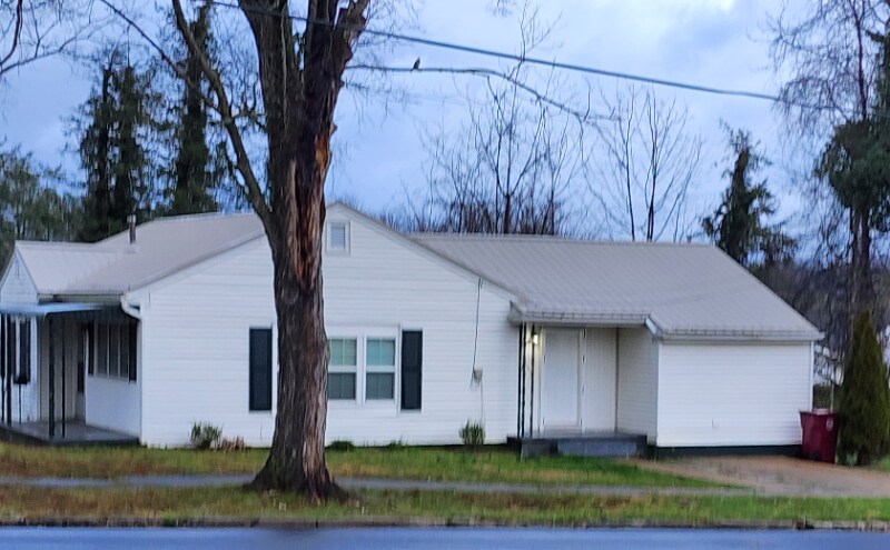 Primary Photo - 700 E Holston Ave
