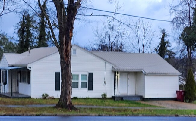 Building Photo - 700 E Holston Ave