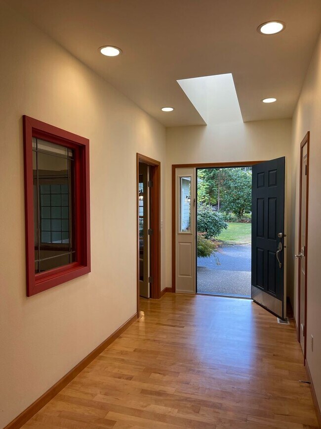 Foto del edificio - Prime Poulsbo location....3 bedroom rambler with bonus or office