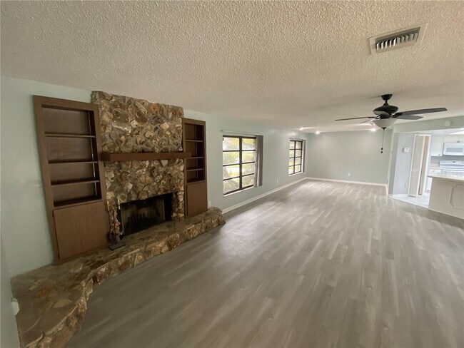 Building Photo - 8669 Margavera Dr