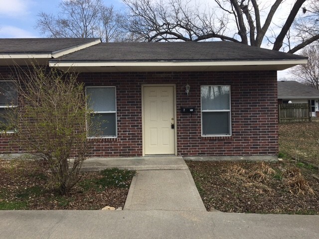 Primary Photo - 203 W Atkison Ave
