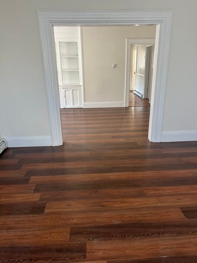 Foto del edificio - 456 Chalkstone Ave