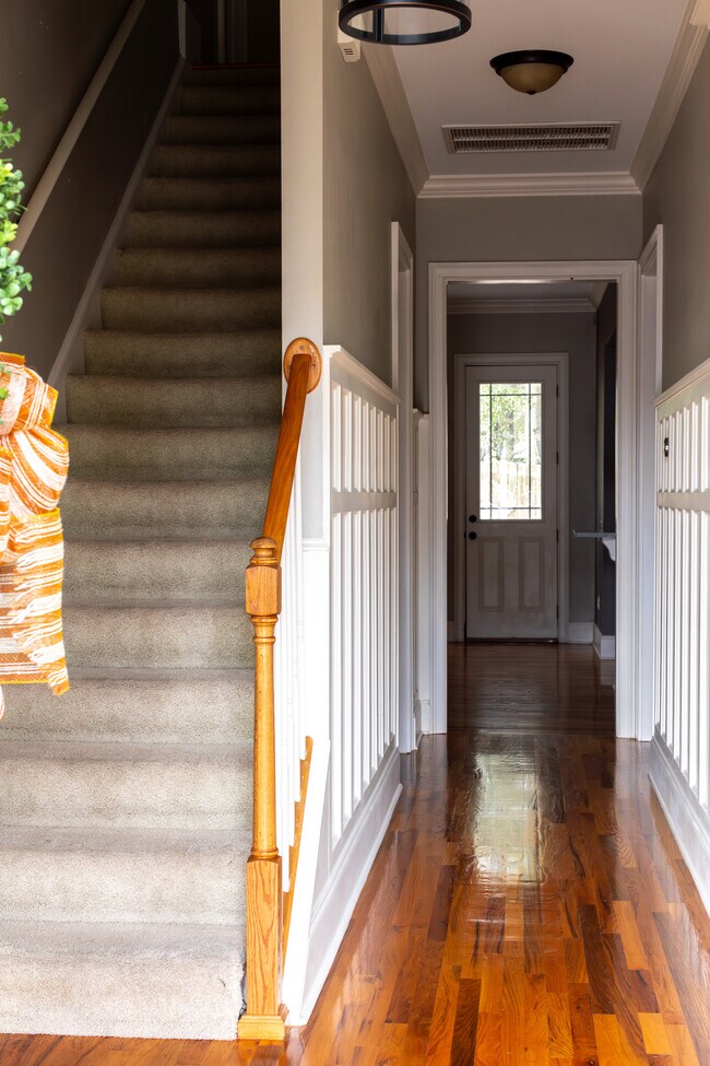 Foto del edificio - 318 Meridian Ridge Ct