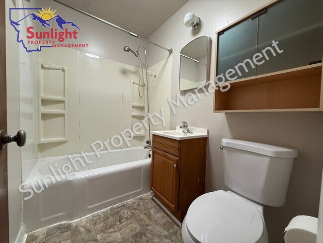 Foto del edificio - Affordable 2 Bed 1 Bath Apartment For Rent Laurel, MT