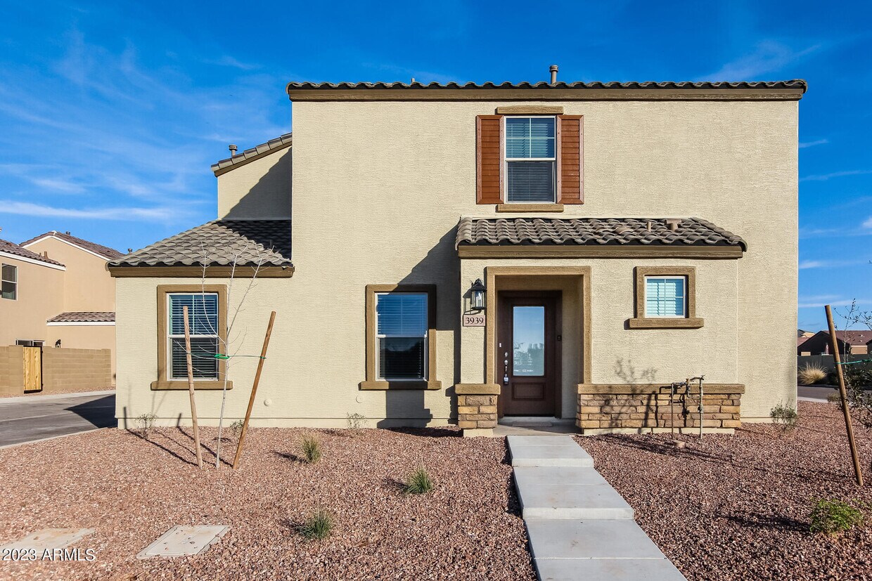 Foto principal - 3939 S 82nd Dr