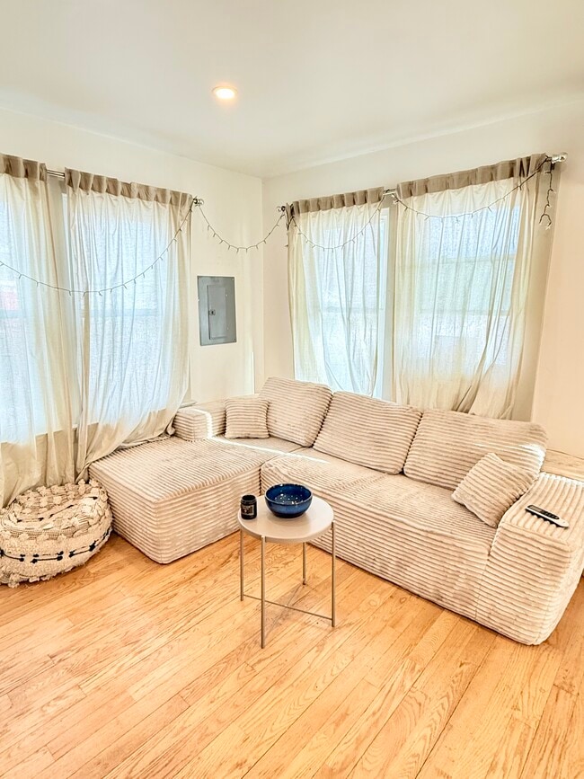 Foto del edificio - 49 Columbia Tpke