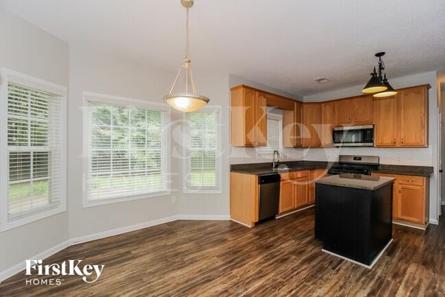 Building Photo - 27 Forest Point