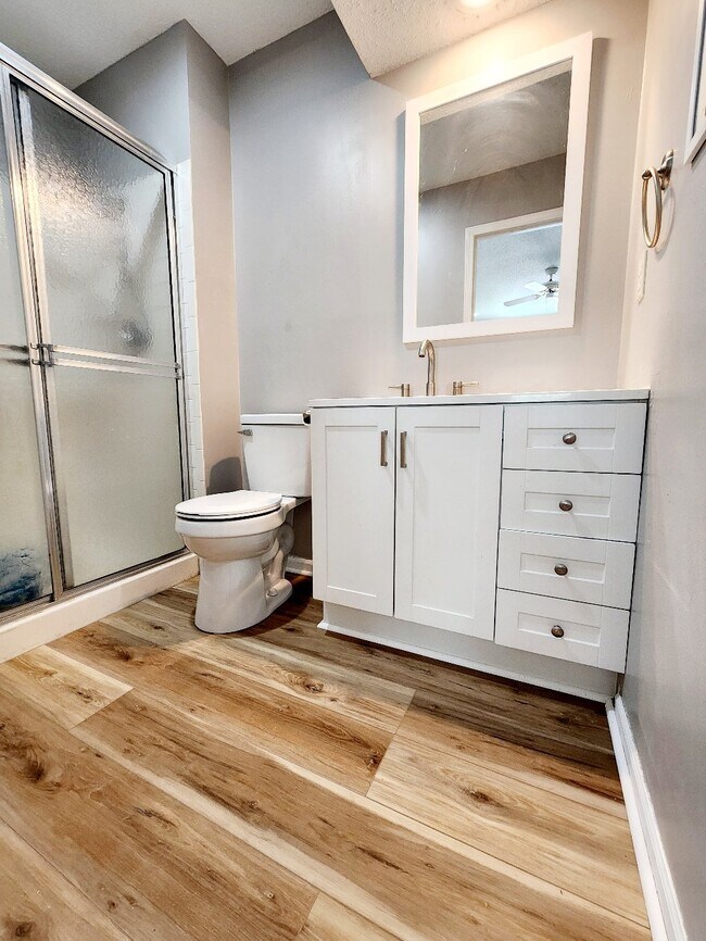Baño principal - 9721 W 83rd Ter