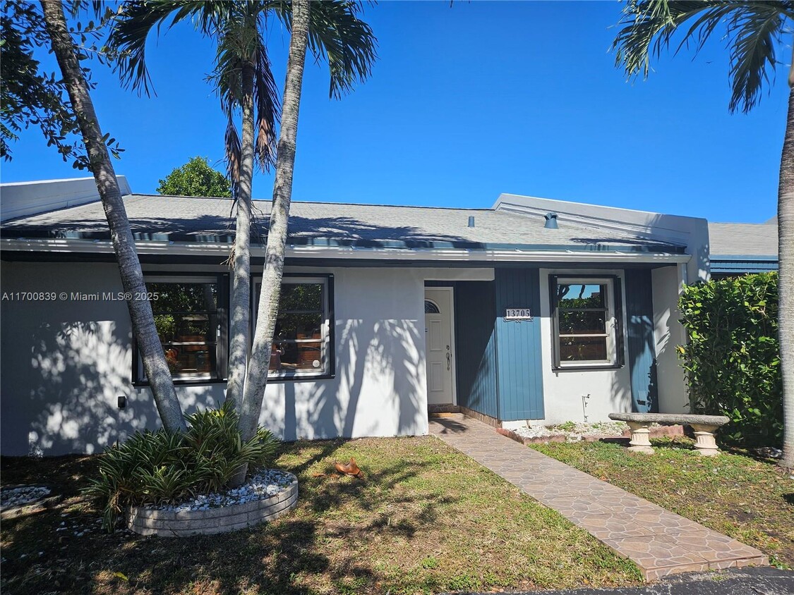 Foto principal - 13705 SW 52nd St