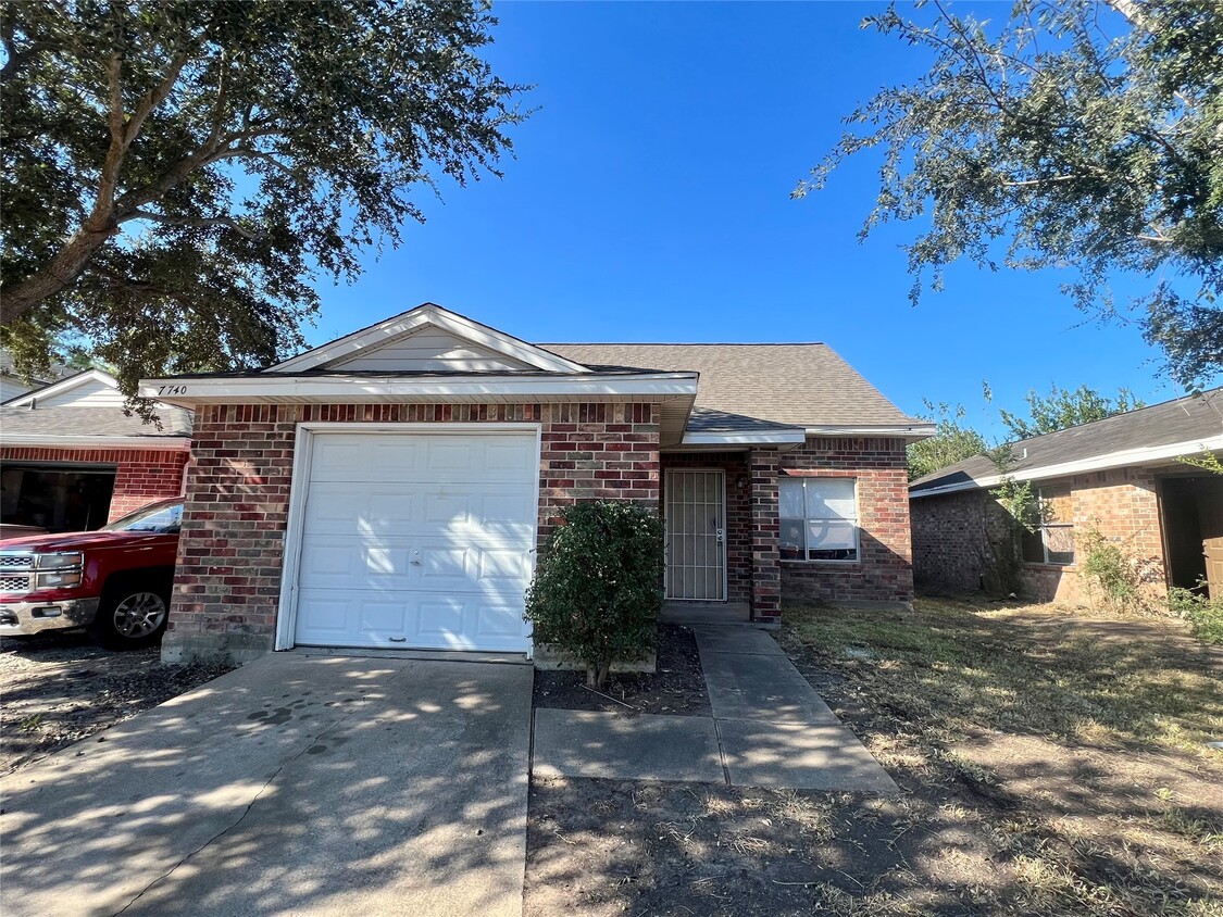 Foto principal - 7740 Ellis Dr