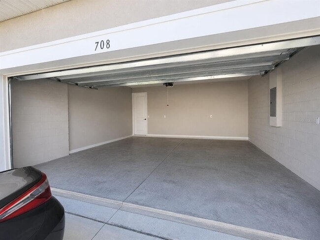 Building Photo - 708 Griffon Ave