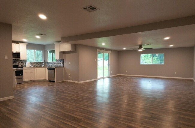 Foto del edificio - 25373 Goodson Rd