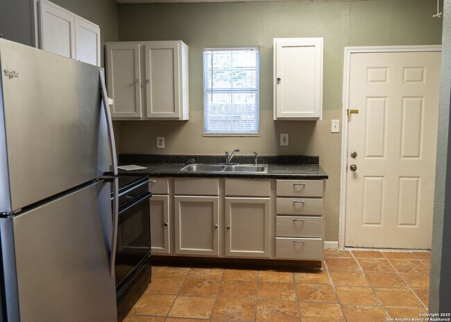 Foto del edificio - Super Cute 2Bed/1Bath Home for Lease! Available NOW!